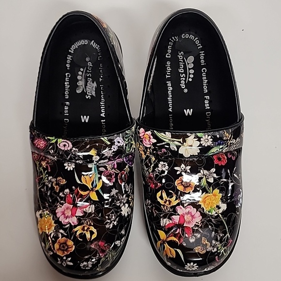 Shoes - Spring Step floral sz 6 comfortable slip on clogs.  Hippie,  Boho, Trendy, cute